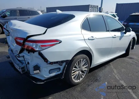 2018 Toyota Camry Hybrid Xle z USA, uszkodzony, nr VIN 4T1B21HK4JU006372